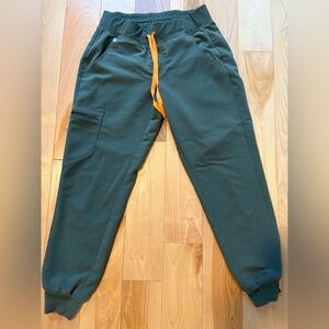 XSM P hunter green figs joggers.